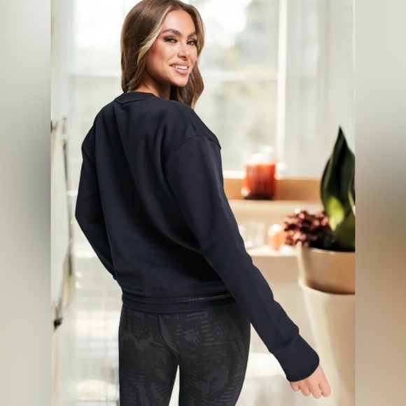 Under Armour UA Sweater Womens Black Crewneck Sweatshirt Pullover Gym SM EUC - Picture 6 of 15